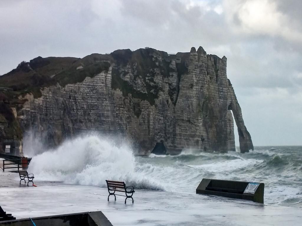 La Belle Vue Le Diamant Des Yeux Mer Et Golf Front Mer Etretat Exterior photo